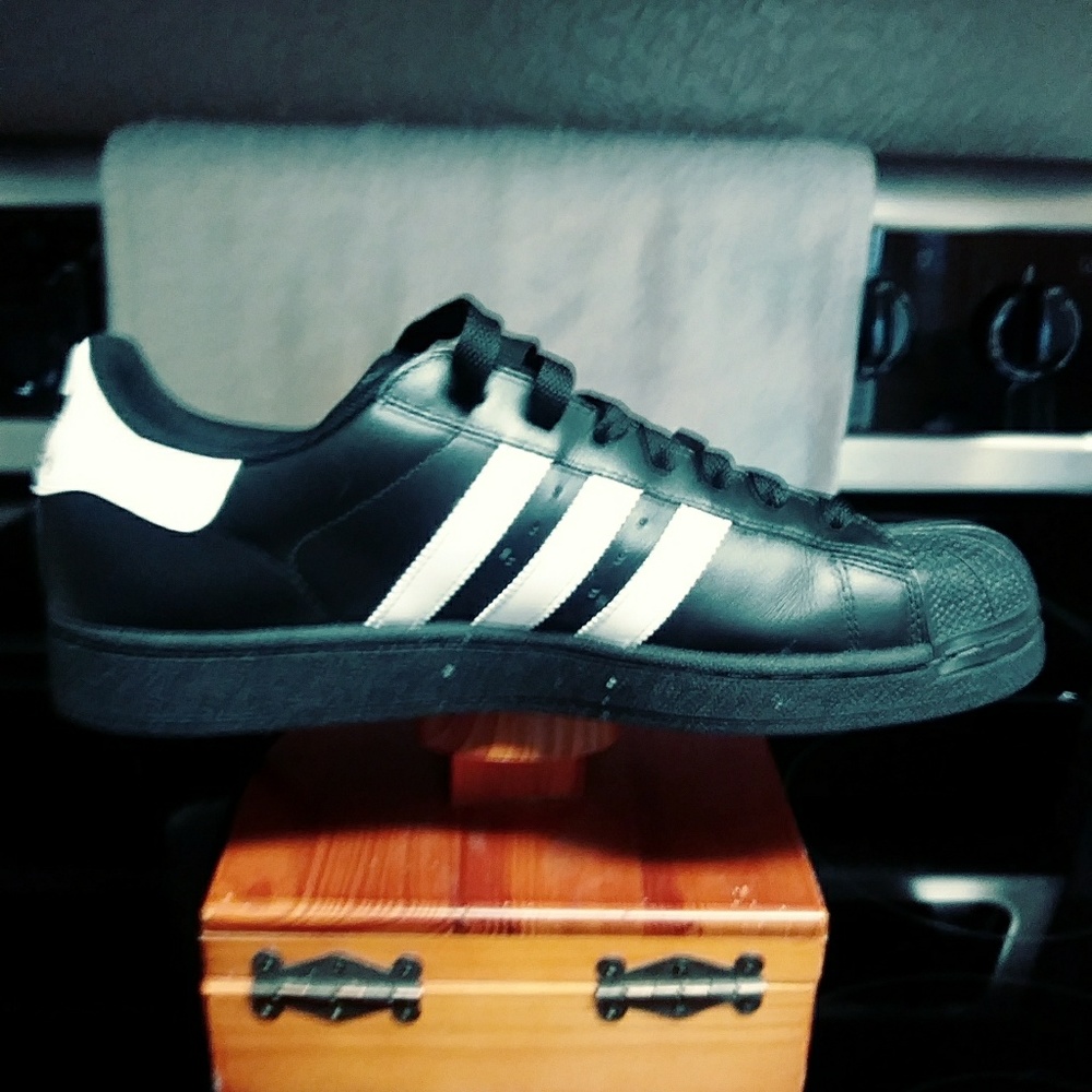 Adidas Shell Toe (New) - Picture 2 of 7